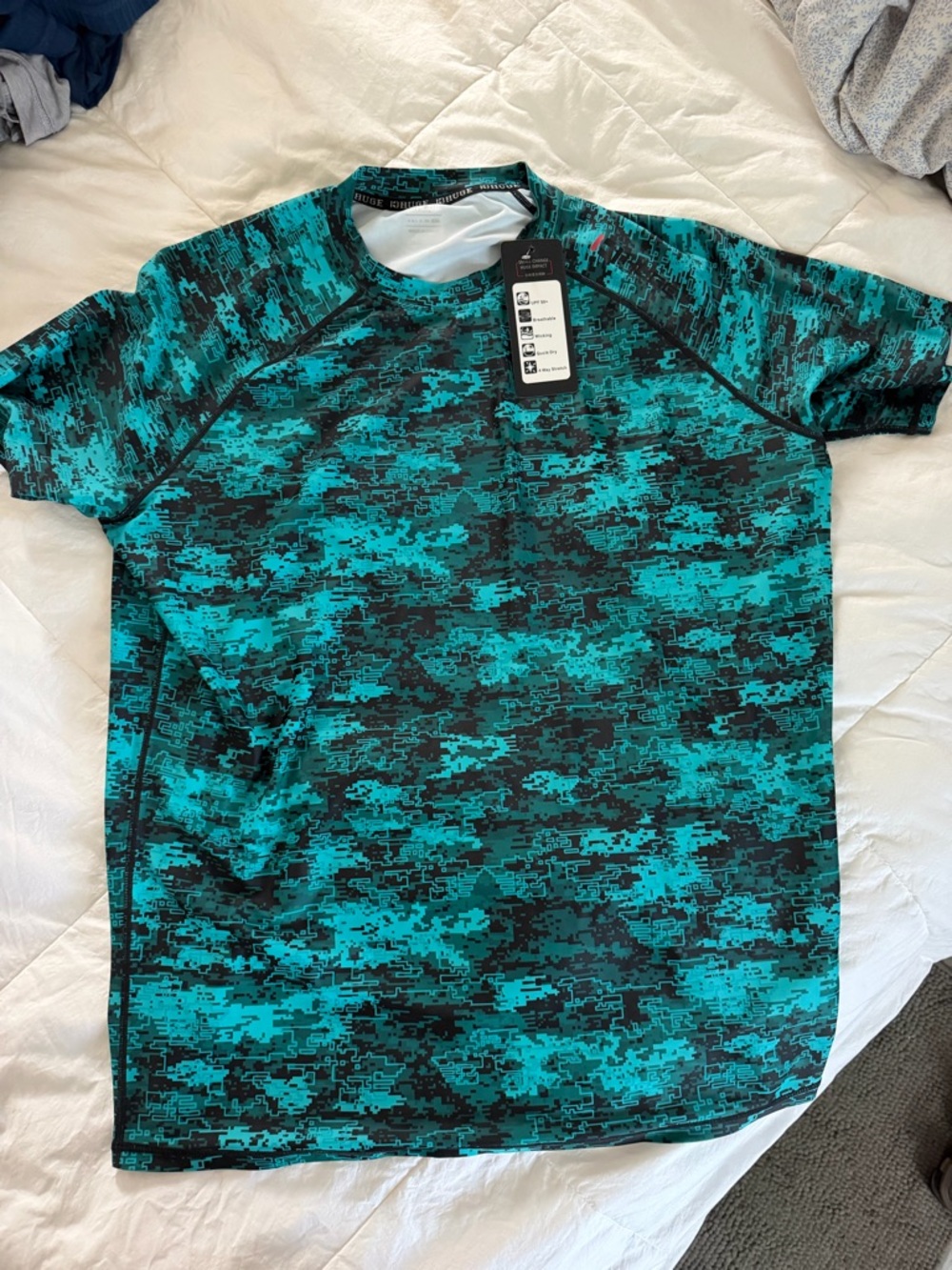HUGE Sports Men Rash Guard
